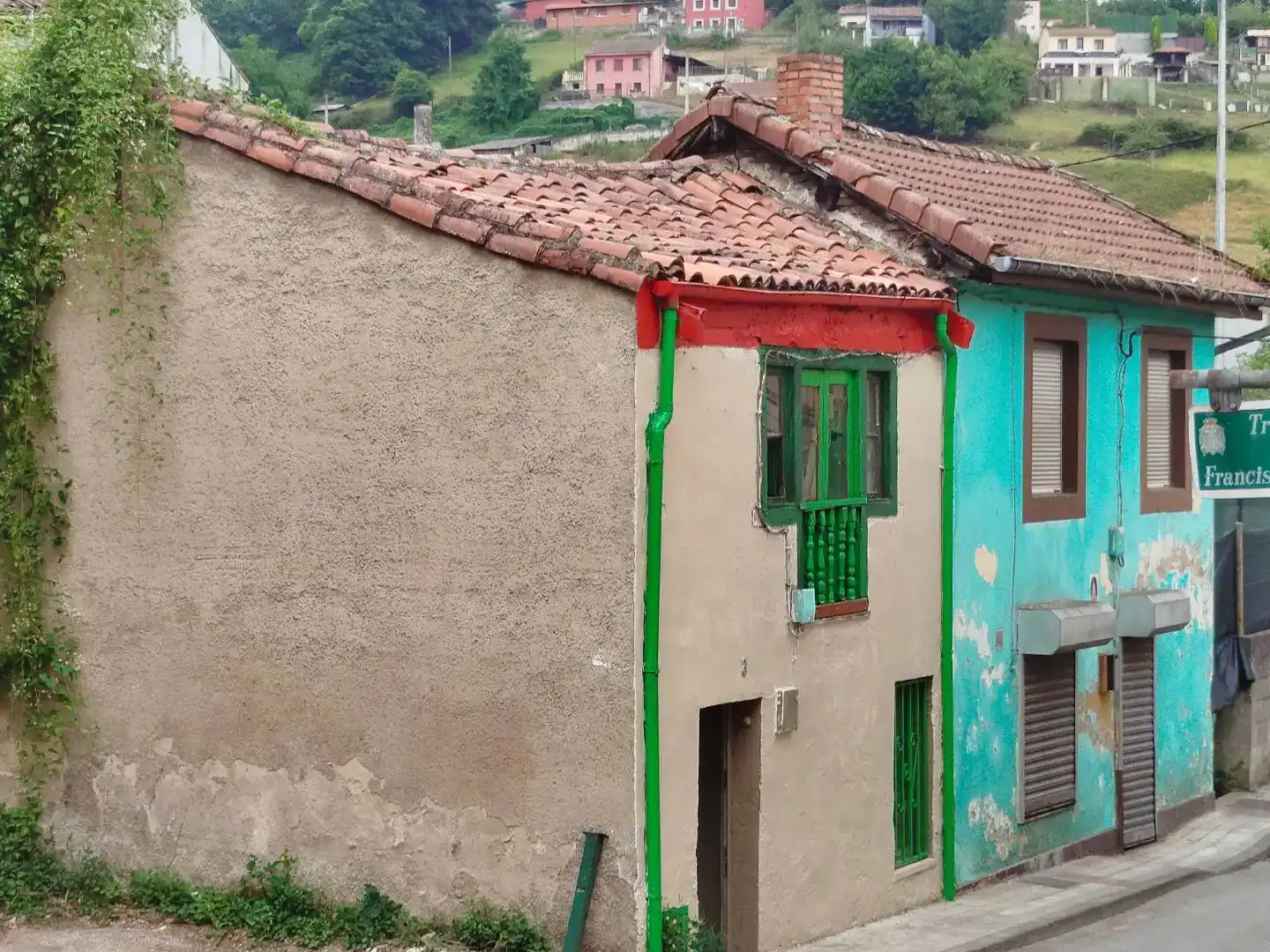 Vista exterior de Casa adosada en venda en Langreo amb Traster