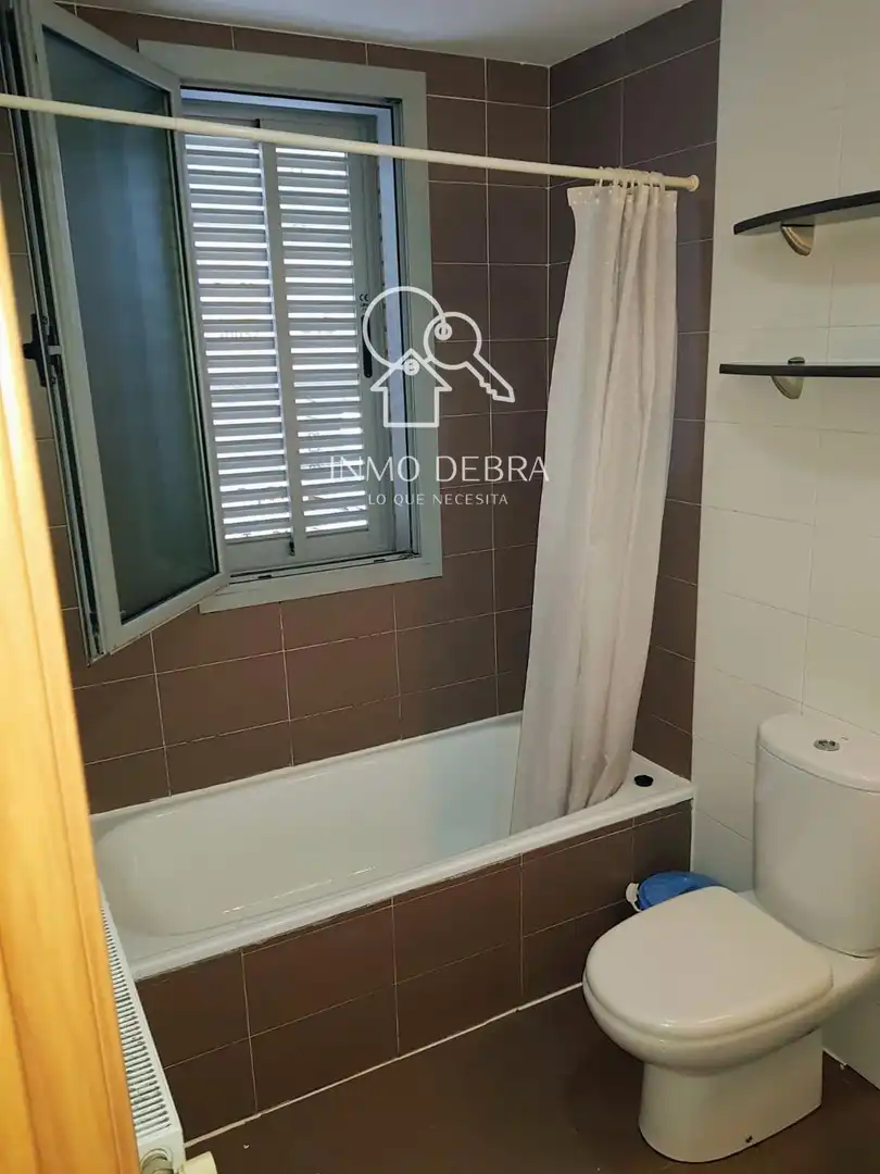 Badezimmer von Wohnung zum Verkauf in Llanes mit Heizung, Terrasse und Abstellraum