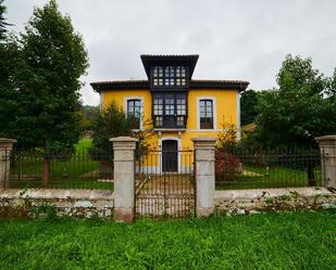 Vista exterior de Casa o xalet en venda en Llanes amb Jardí privat, Traster i Moblat