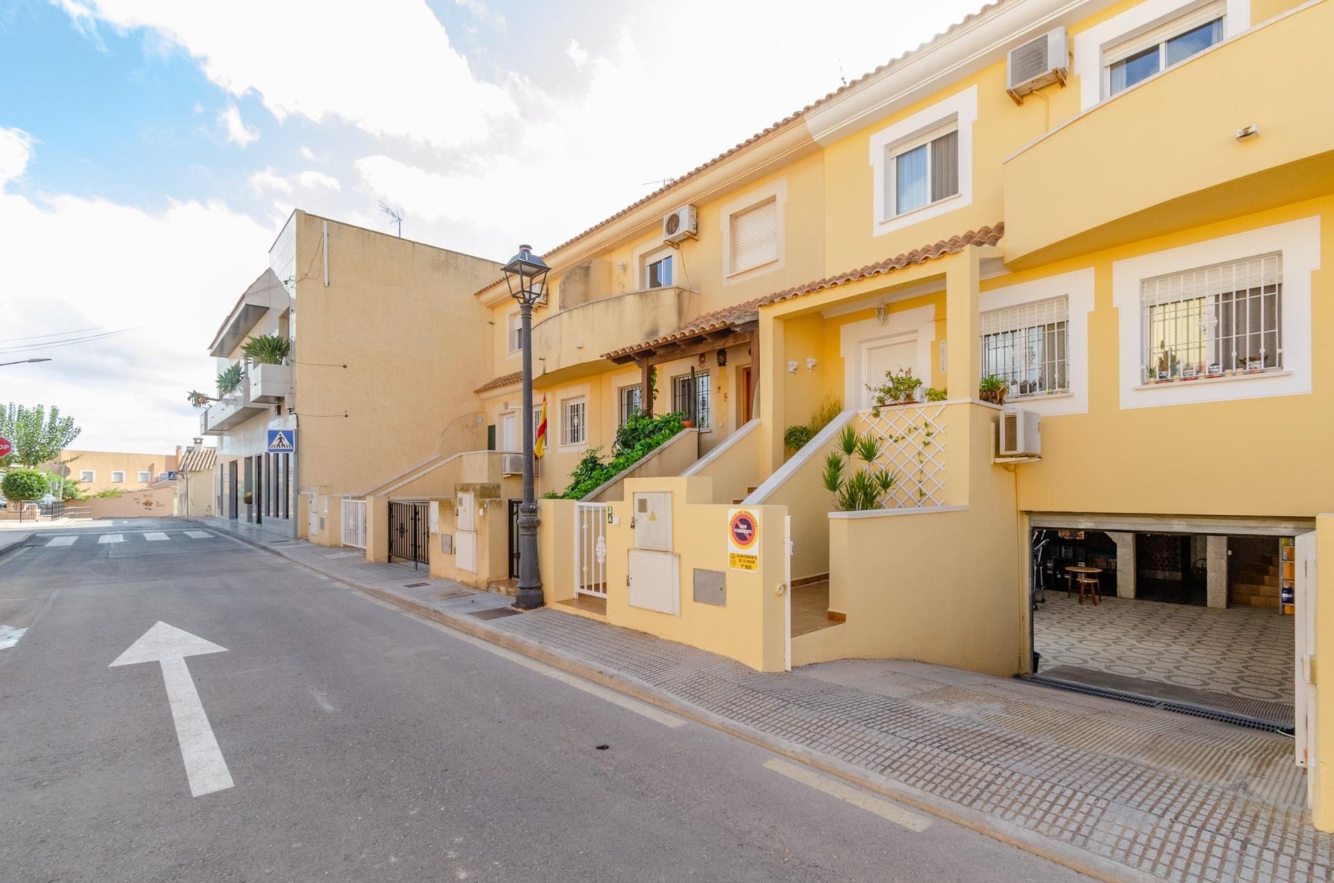 Vista exterior de Dúplex en venda en La Unión amb Aire condicionat, Calefacció i Jardí privat