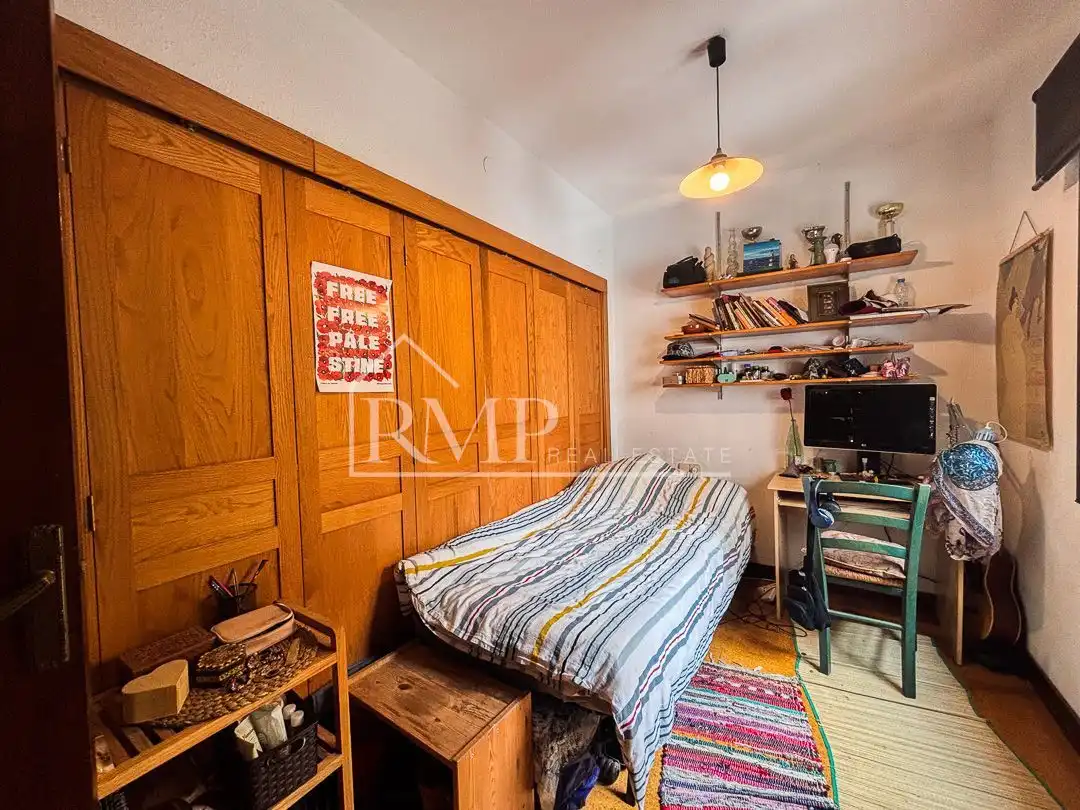 Schlafzimmer von Dachboden zum Verkauf in Barcelona mit Heizung, Terrasse und Abstellraum