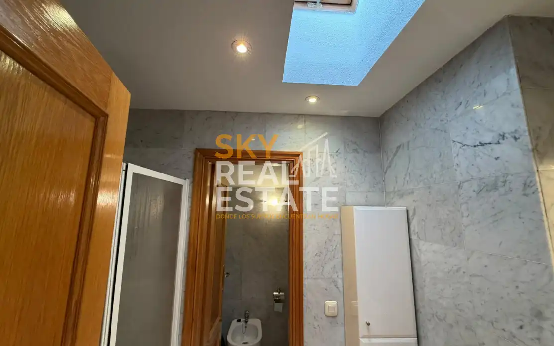 Badezimmer von Dachboden zum Verkauf in Centro