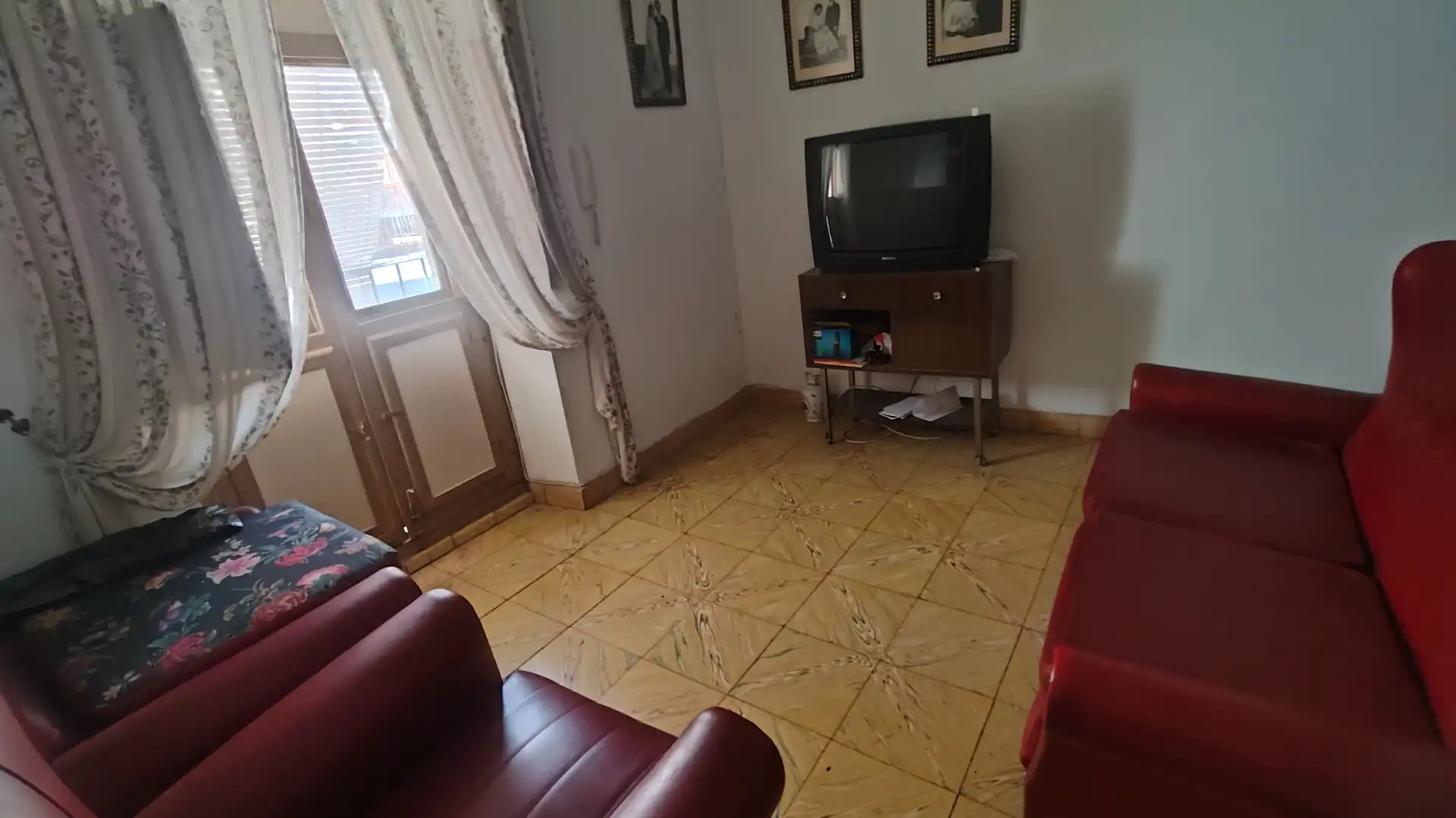 Sala d'estar de Casa o xalet en venda en Baza amb Moblat