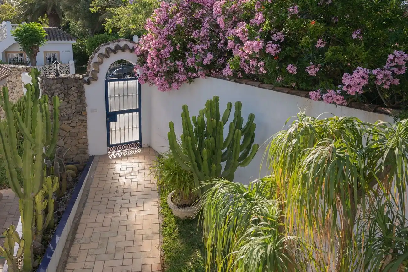 Jardín de Casa o chalet en venta en Conil de la Frontera con Aire acondicionado, Calefacción y Terraza