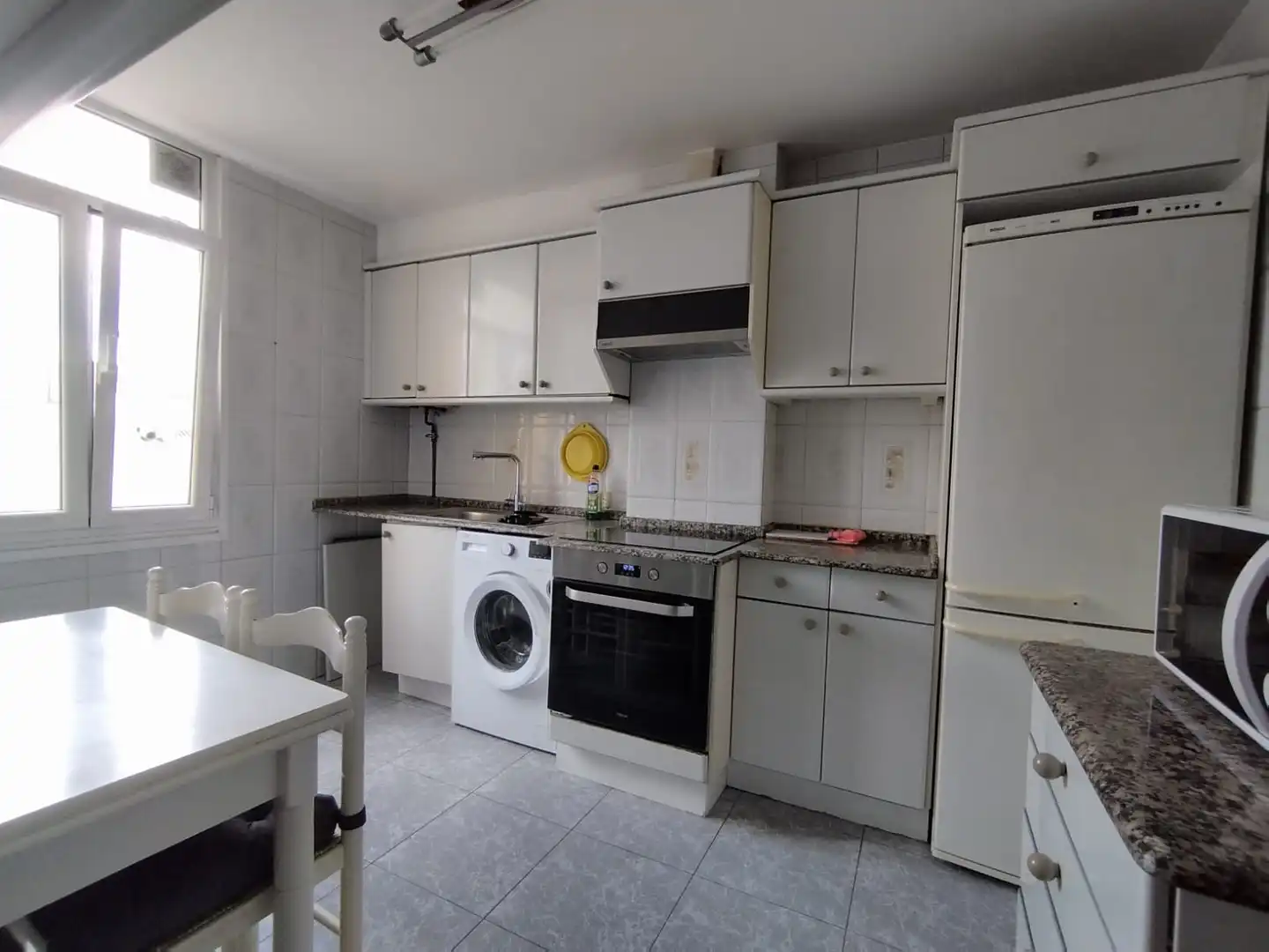 Küche von Wohnung zur Miete in A Coruña Capital  mit Parkett, Möbliert und Ofen