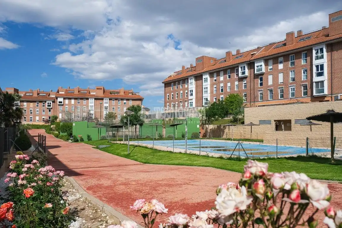 Exterior view of Flat for sale in Arroyomolinos (Madrid)  with Heating, Terrace and Community pool