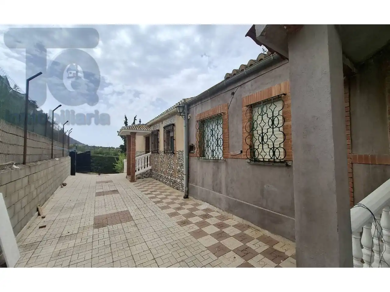 Außenansicht von Country house zum Verkauf in Cogollos de la Vega mit Privatgarten, Terrasse und Schwimmbad