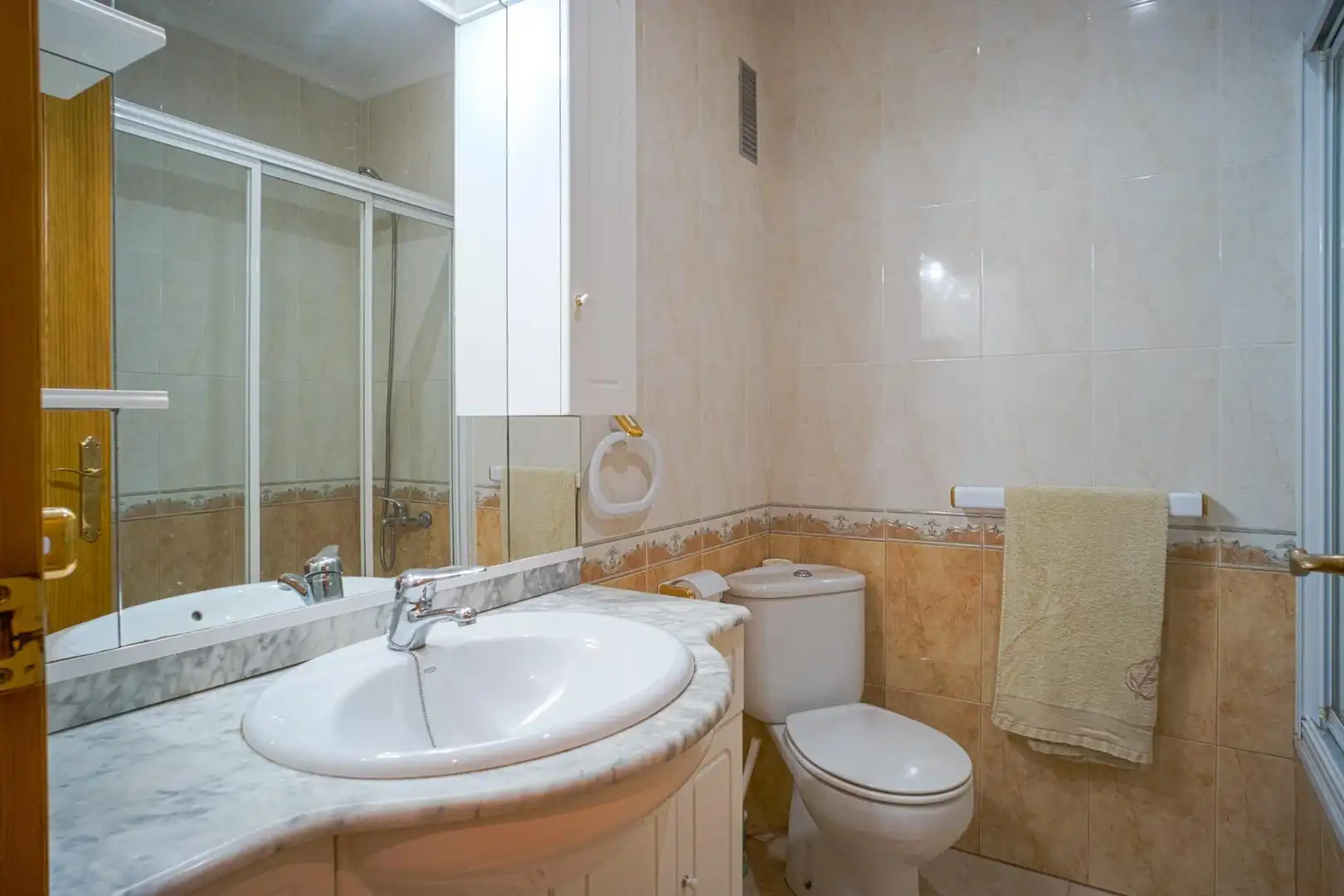 Bathroom of Flat for sale in Bolbaite