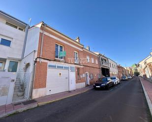 Exterior view of Single-family semi-detached for sale in Valladolid Capital  with Heating, Terrace and Balcony