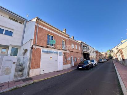 Exterior view of Single-family semi-detached for sale in Valladolid Capital  with Heating, Terrace and Balcony