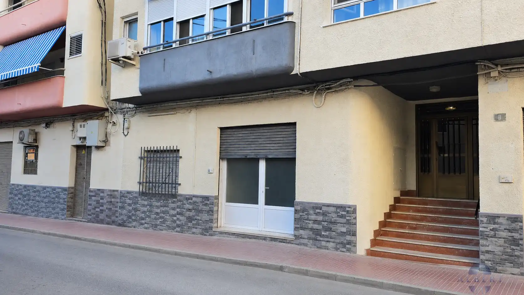 Gewerbefläche zum Verkauf in Montcada 8, imagen 3