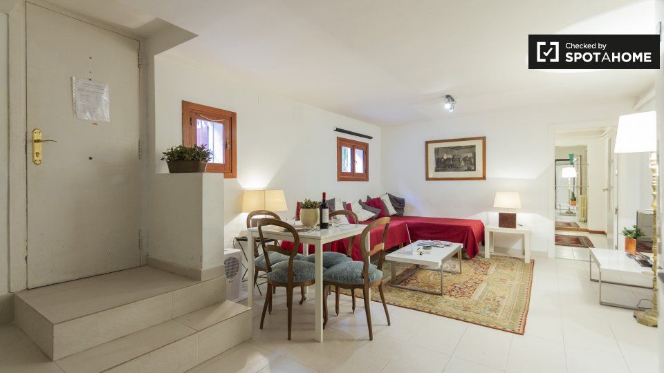 Living room of Flat to rent in  Madrid Capital  with Air Conditioner, Heating and Furnished
