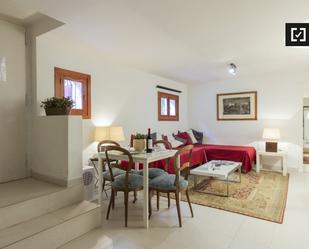 Living room of Flat to rent in  Madrid Capital  with Air Conditioner, Heating and Furnished