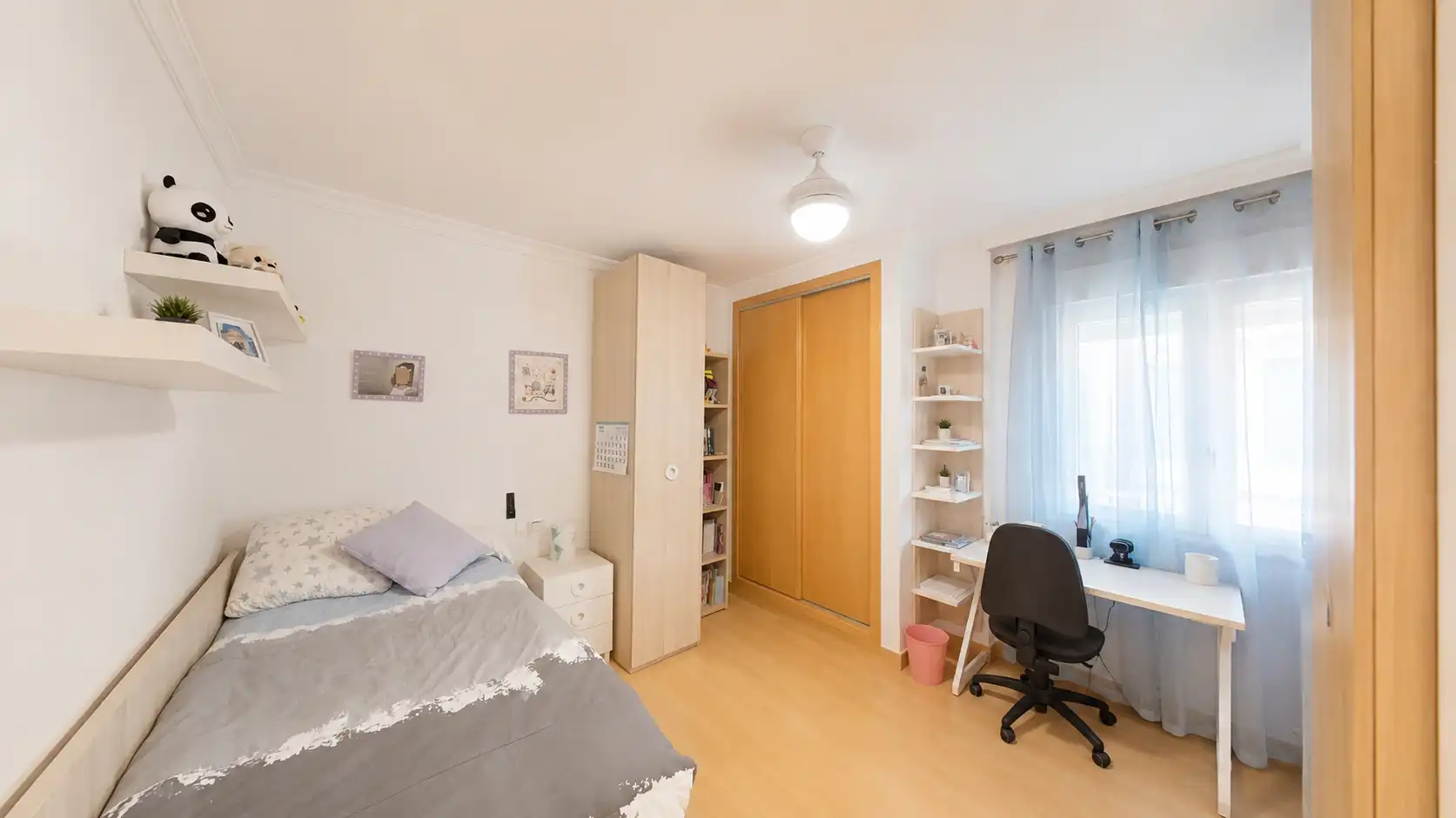Schlafzimmer von Dachboden zum Verkauf in Vélez-Málaga mit Klimaanlage, Terrasse und Möbliert