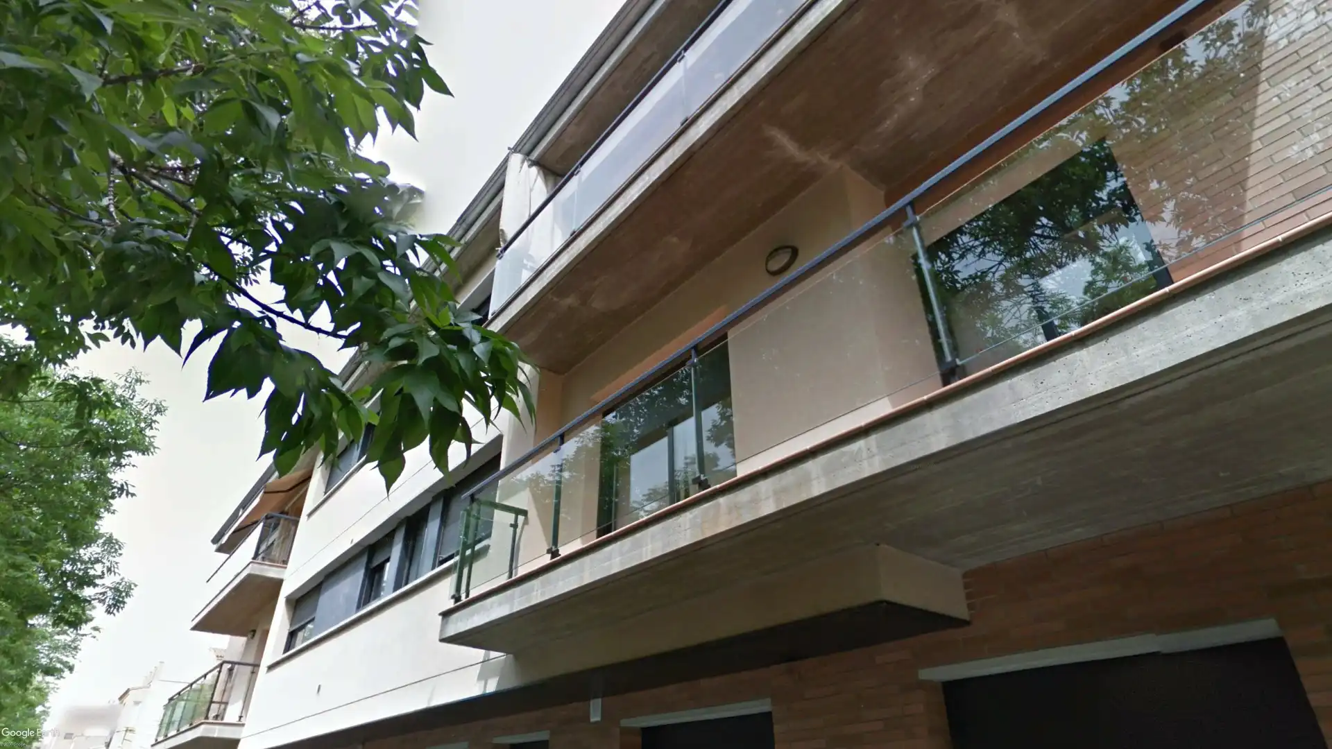 Außenansicht von Gebäude zum Verkauf in Salt