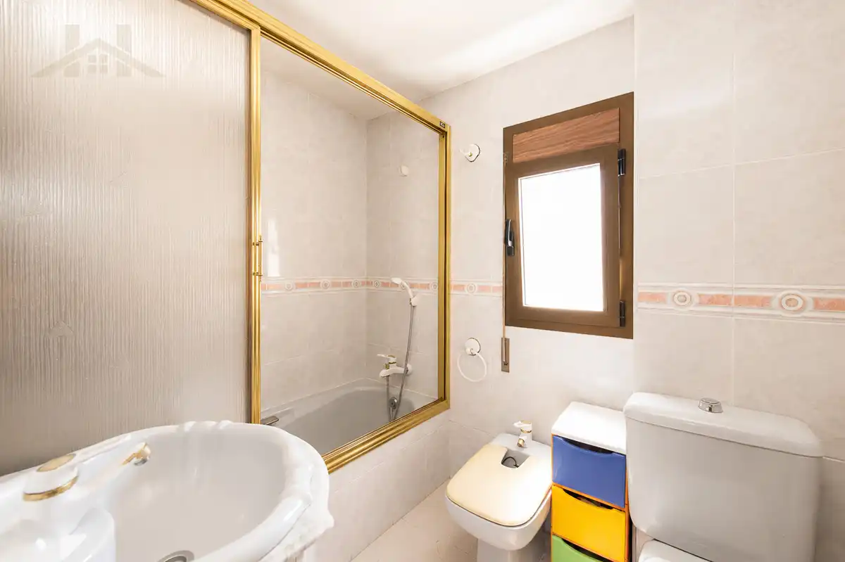 Badezimmer von Wohnung zum Verkauf in San Sebastián de los Reyes mit Klimaanlage, Heizung und Terrasse