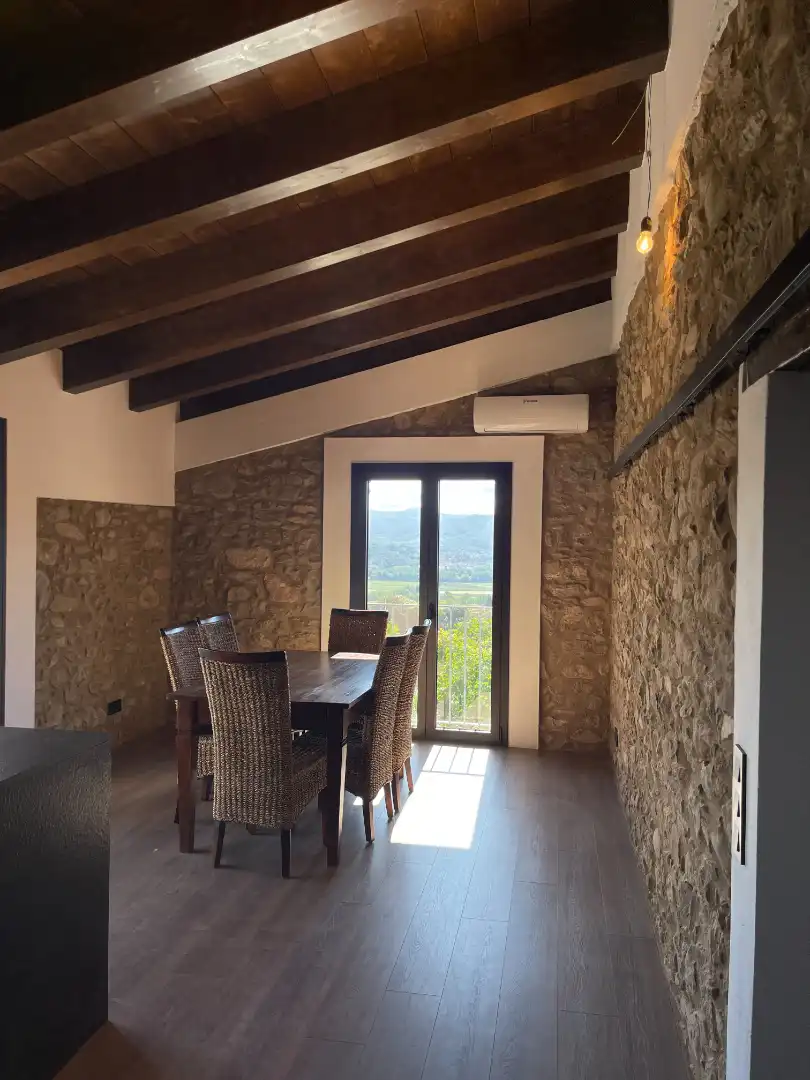 Menjador de Casa o xalet de lloguer en La Vall d'en Bas amb Aire condicionat, Calefacció i Jardí privat