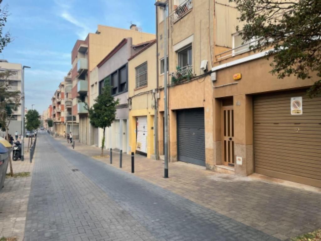 Exterior view of Flat for sale in Terrassa  with Air Conditioner and Terrace