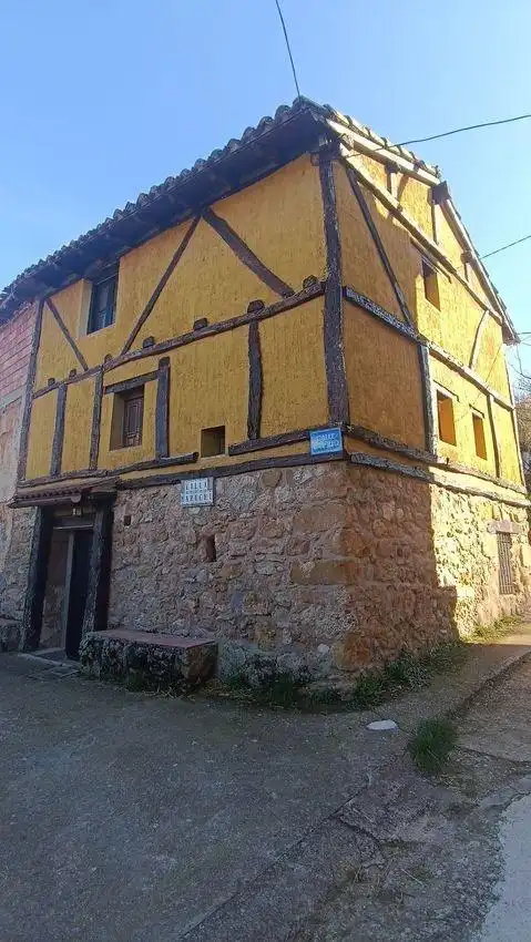 Vista exterior de Finca rústica en venda en Oña amb Calefacció, Jardí privat i Moblat