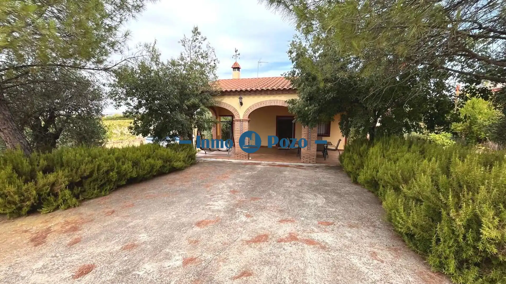 Vista exterior de Casa o chalet en venta en Aljucén con Piscina