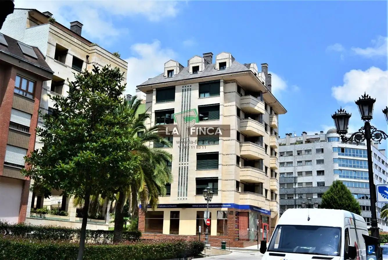 Vista exterior de Garatge en venda en Oviedo 