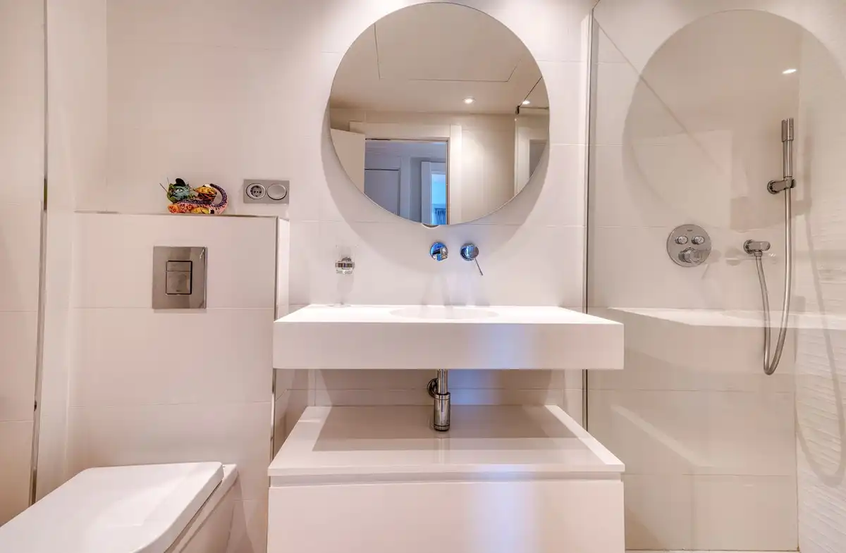 Bathroom of Apartments for sale in Benahavís  with Air Conditioner, Terrace and Storage room
