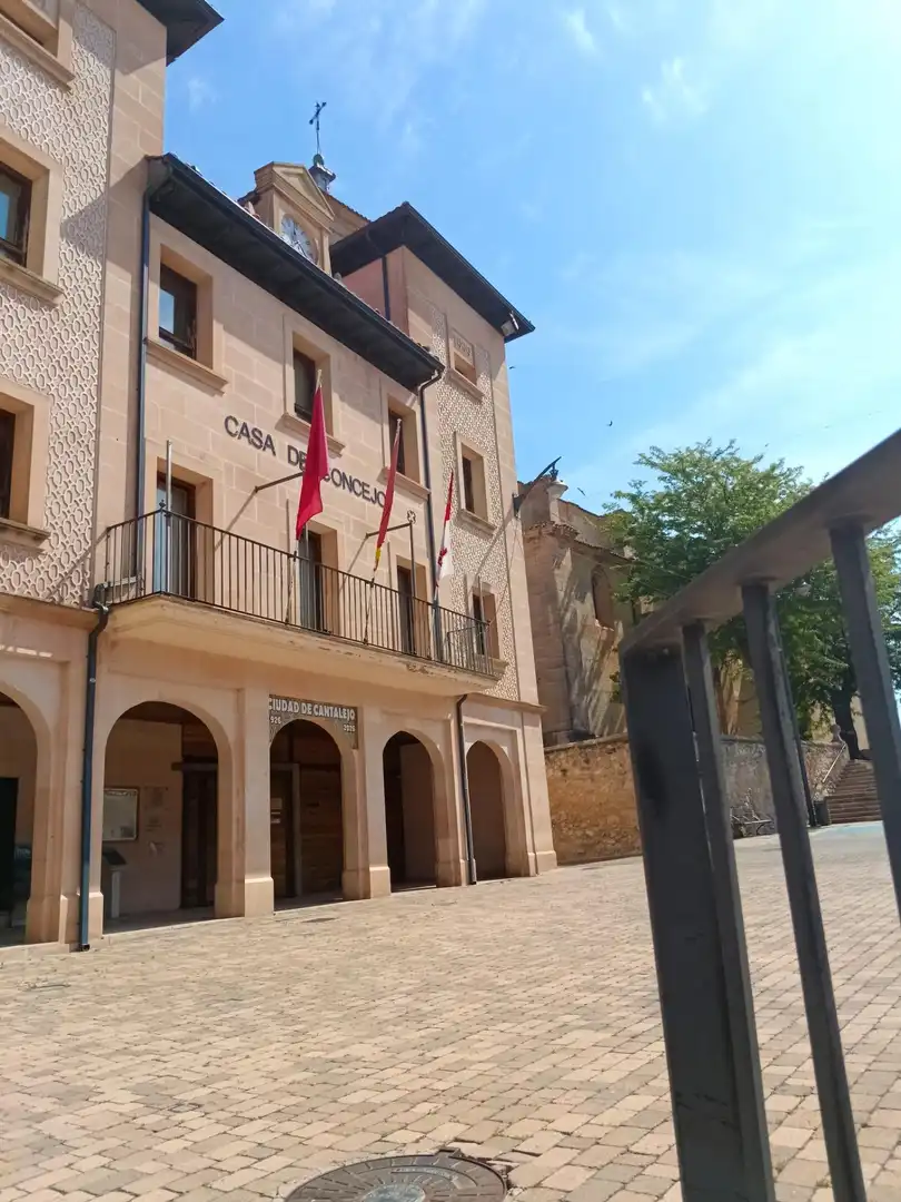 Vista exterior de Edificio en venta en Cantalejo