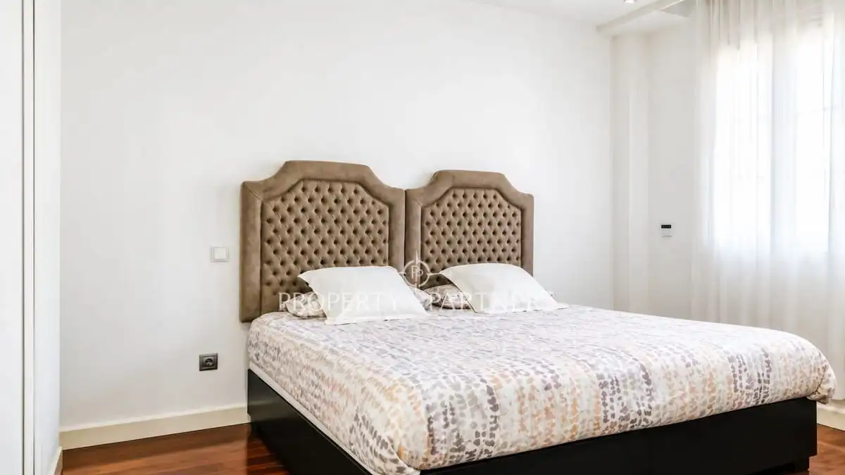Habitación de Casa adosada en venta en Madrid con Aire acondicionado, Calefacción y Jardín privado