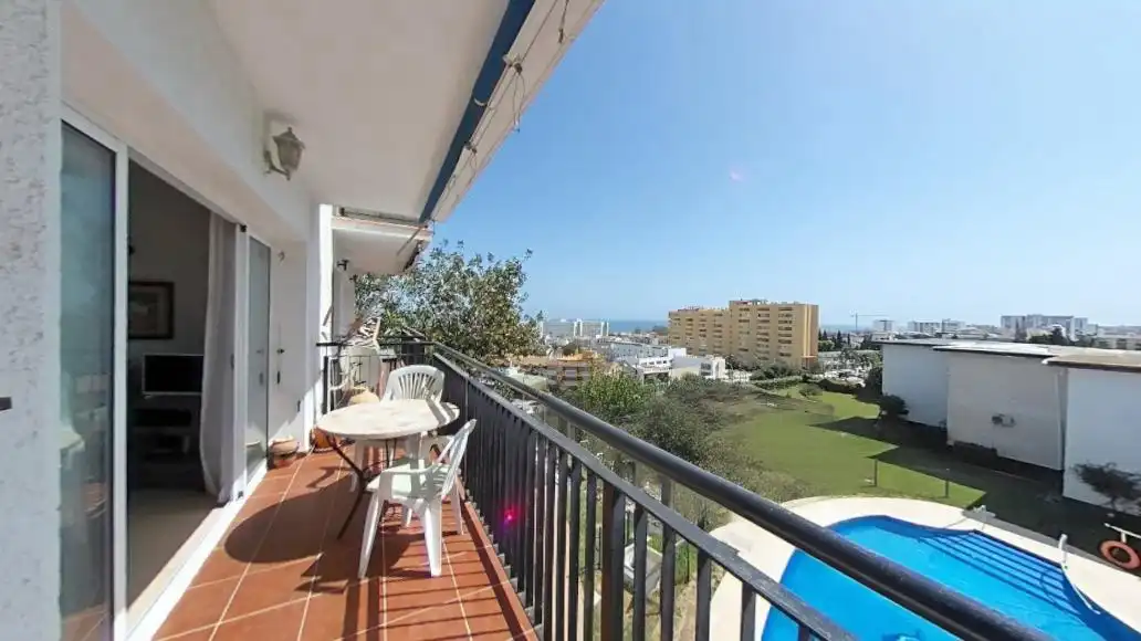 Vista exterior de Apartament en venda en Torremolinos amb Traster, Balcó i Piscina comunitària