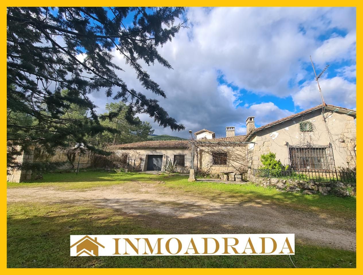 Exterior view of Country house for sale in La Adrada   with Heating and Swimming Pool