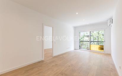 Living room of Apartment for sale in  Barcelona Capital  with Air Conditioner, Heating and Parquet flooring