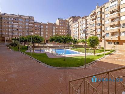 Exterior view of Duplex for sale in Alcorcón  with Air Conditioner and Terrace