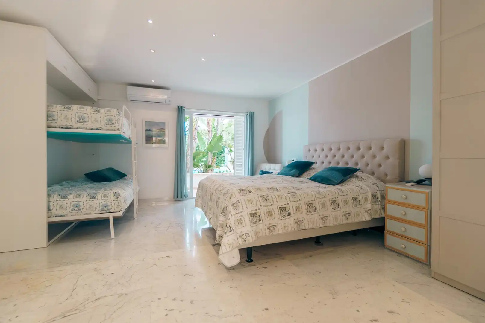 Habitación de Casa o chalet en venta en L'Alfàs del Pi con Terraza y Piscina