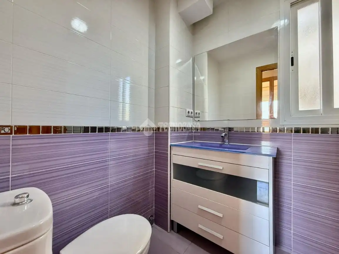 Badezimmer von Maisonette zum Verkauf in Alcalá de Henares mit Klimaanlage, Terrasse und Balkon