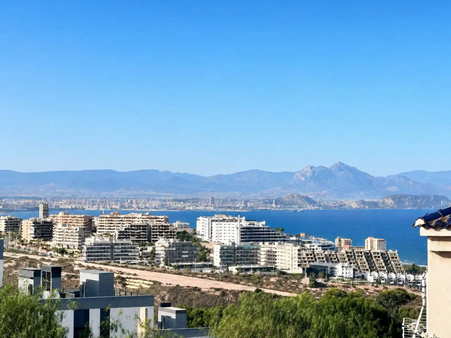 Vista exterior de Casa o chalet en venta en Santa Pola con Aire acondicionado, Terraza y Balcón