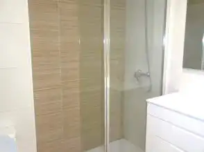 Bany de Pis de lloguer en Gijón  amb Calefacció, Parquet i Moblat