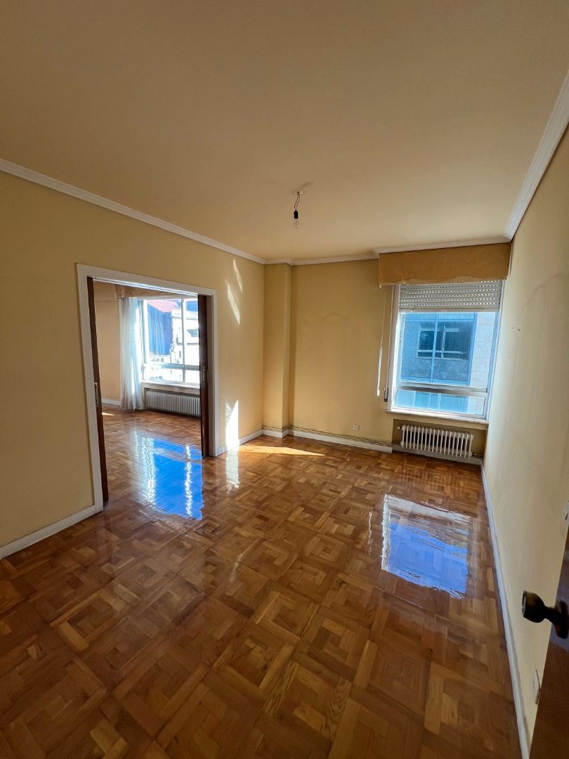 Sala d'estar de Pis en venda en Vigo  amb Calefacció i Traster