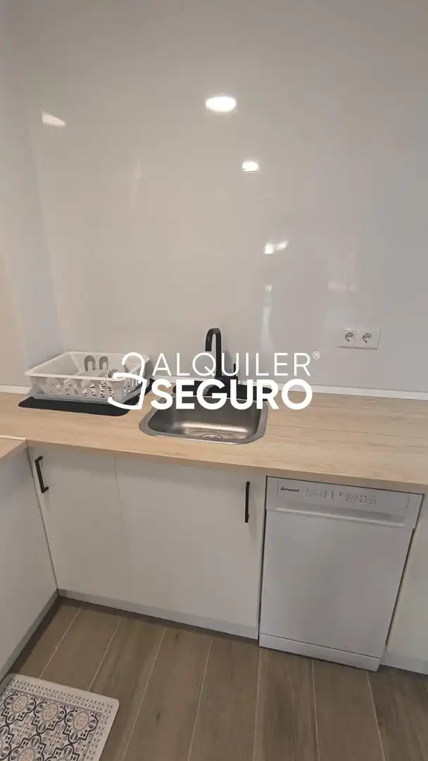Cuina de Pis de lloguer en Sevilla amb Aire condicionat