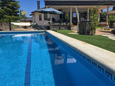 House with pool for sale in Eurovillas