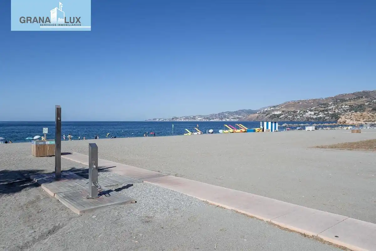Vista exterior de Dúplex en venda en Salobreña amb Terrassa i Piscina comunitària