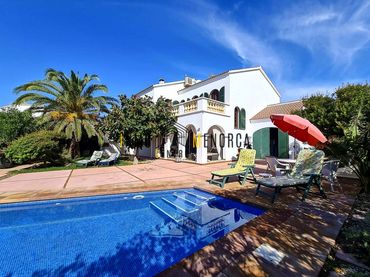 Casa amb piscina en venda a Cala Blanca