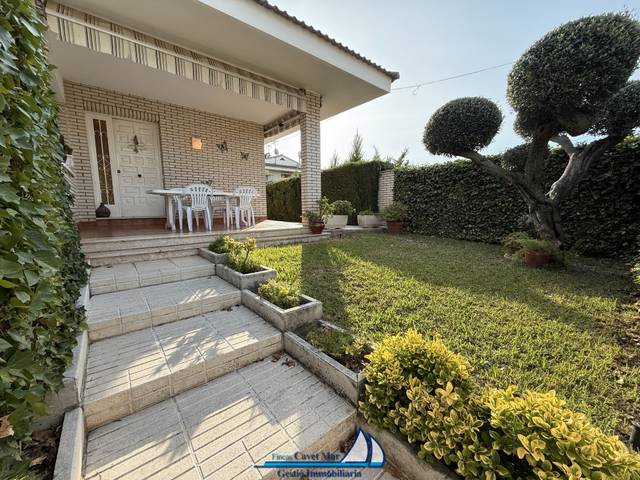 Casa adosada en Venta en Carrer de Viena, 2 en Vilafortuny