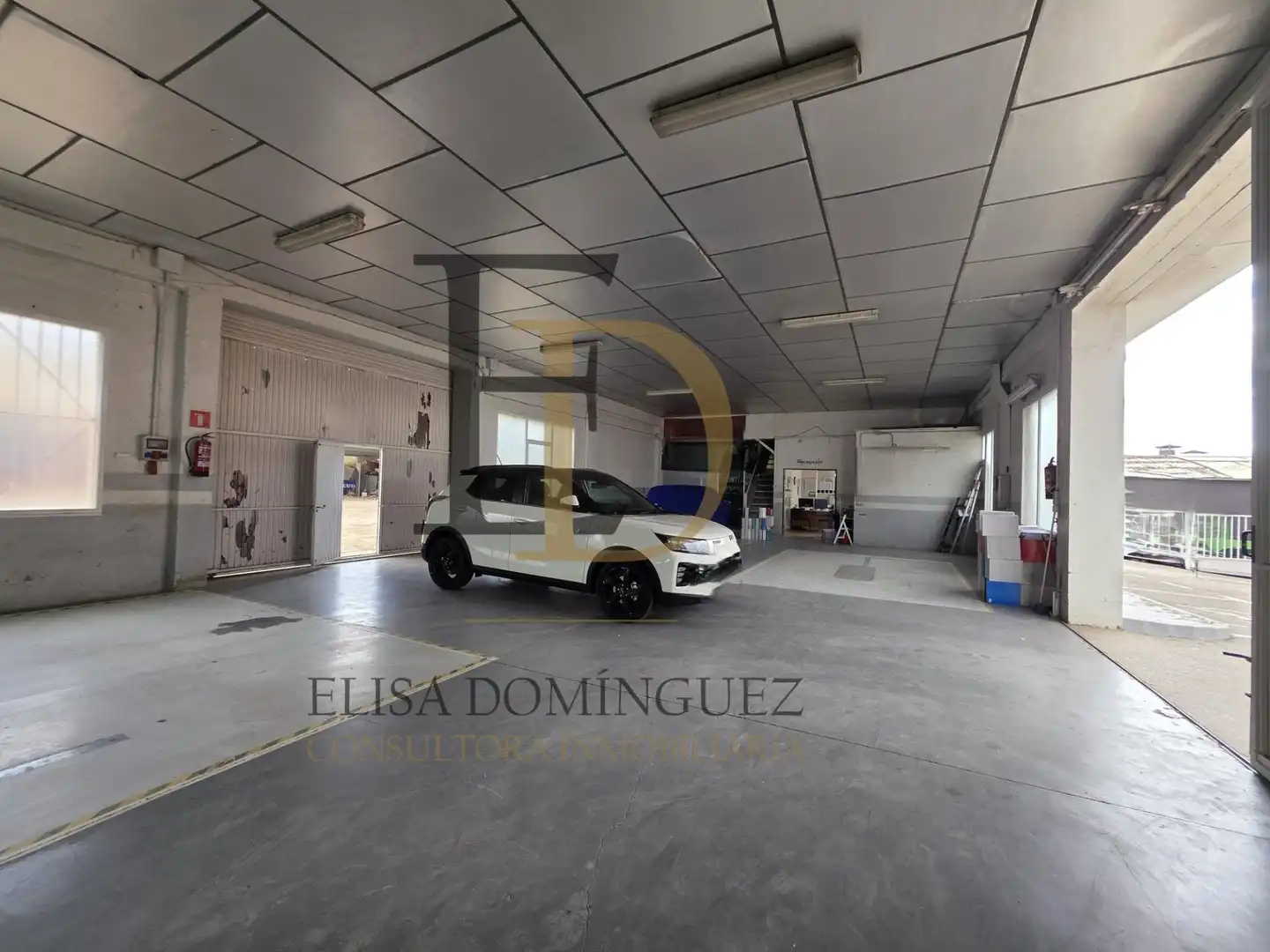 Parkplatz von Fabrikhallen zur Miete in Villares de la Reina, Salamanca