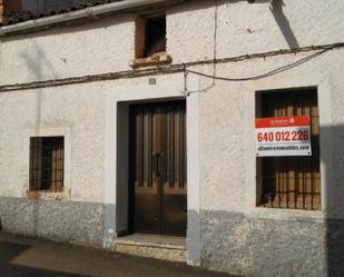 Vista exterior de Casa o xalet en venda en Navalvillar de Pela amb Jardí privat