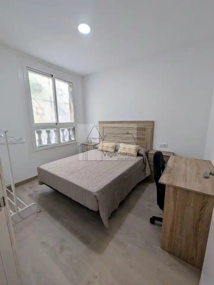 Bedroom of Flat for rent in Vigo   with Heating, Terrace and Storage room