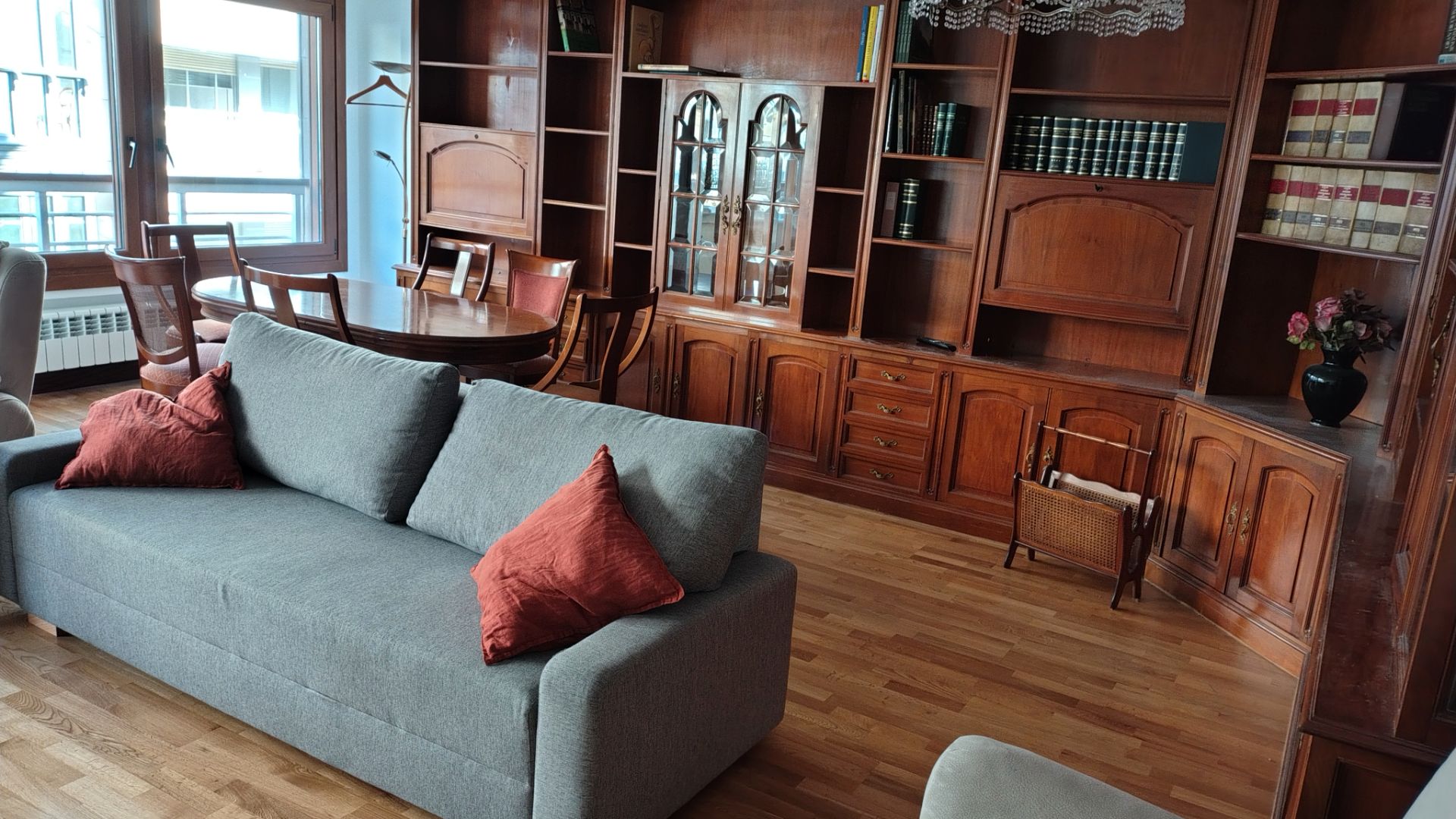 Living room of Flat to rent in Donostia - San Sebastián   with Heating, Parquet flooring and Storage room