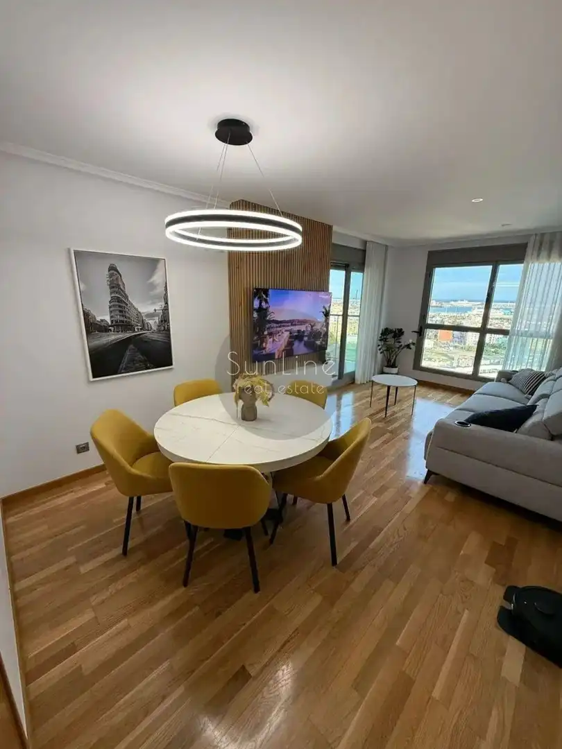 Esszimmer von Wohnung zur Miete in Quatre Carreres