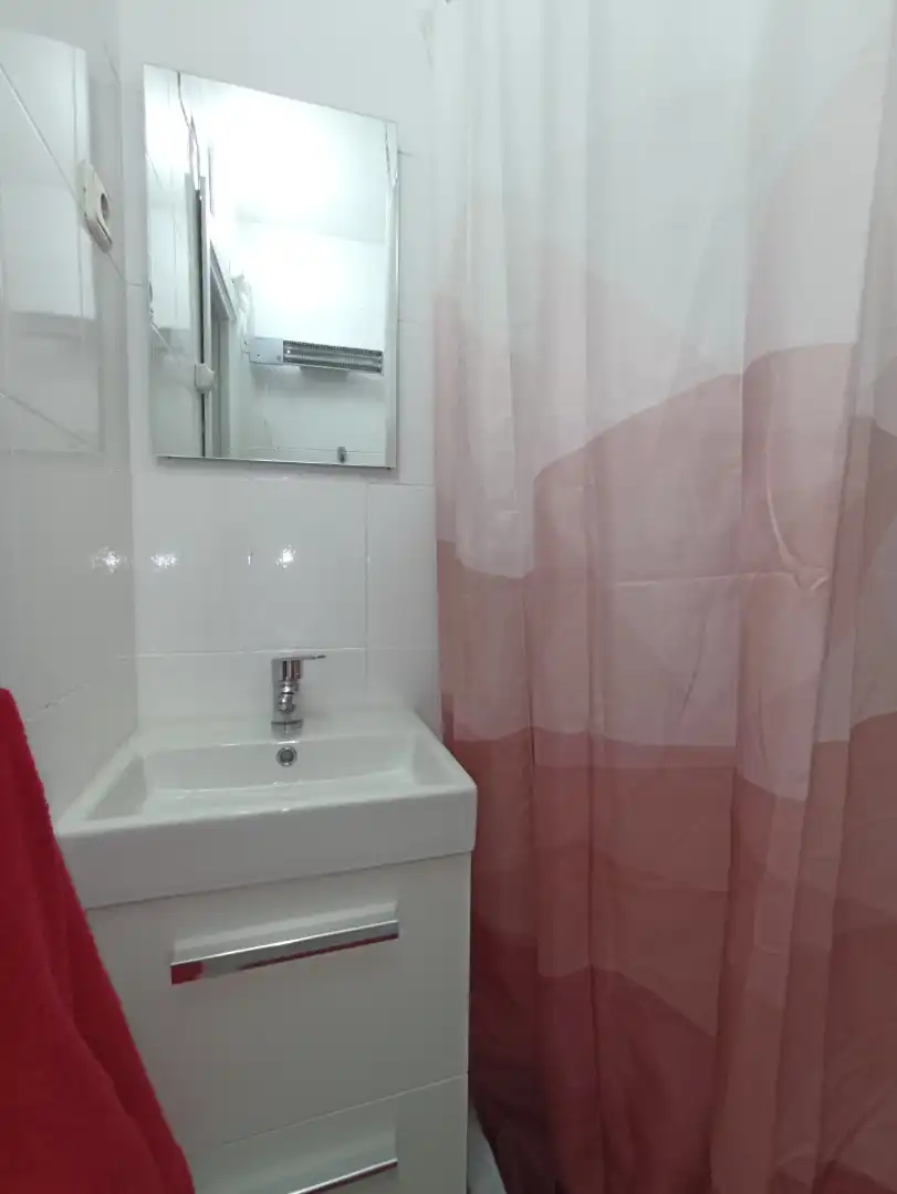 Badezimmer von Wohnung zur untervermieten in Madrid mit Heizung, Parkett und Möbliert
