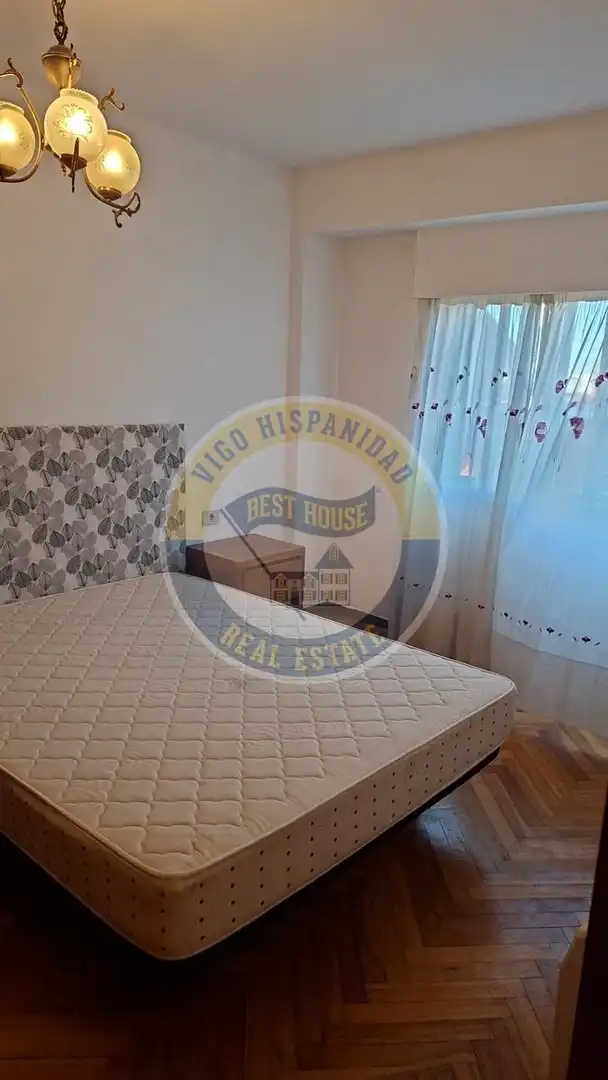 Habitación de Piso de alquiler en Vigo  con Calefacción, Parquet y Amueblado