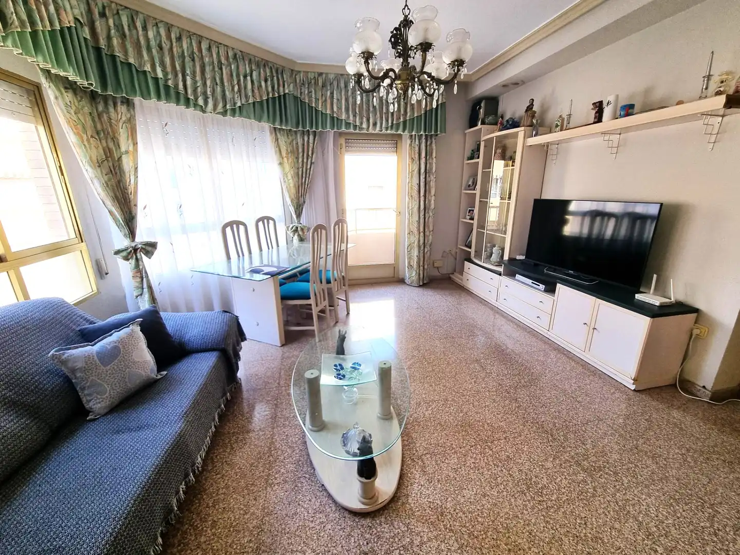Sala d'estar de Pis en venda en Elche / Elx amb Aire condicionat, Moblat i Balcó